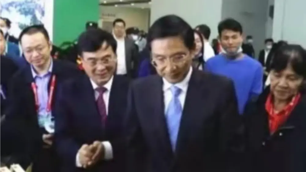 รองผู้ว่าการรัฐบาลประชาชนมณฑลเจียงซีเยี่ยมชมบูธของเราที่งานแสดงสินค้าป่าไม้ประจำจังหวัด